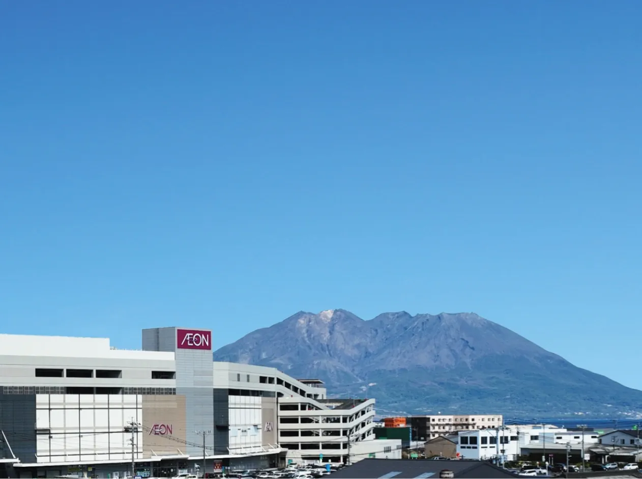 イオンモールKAGOSHIMA BAYと桜島を望む光想庭の立地